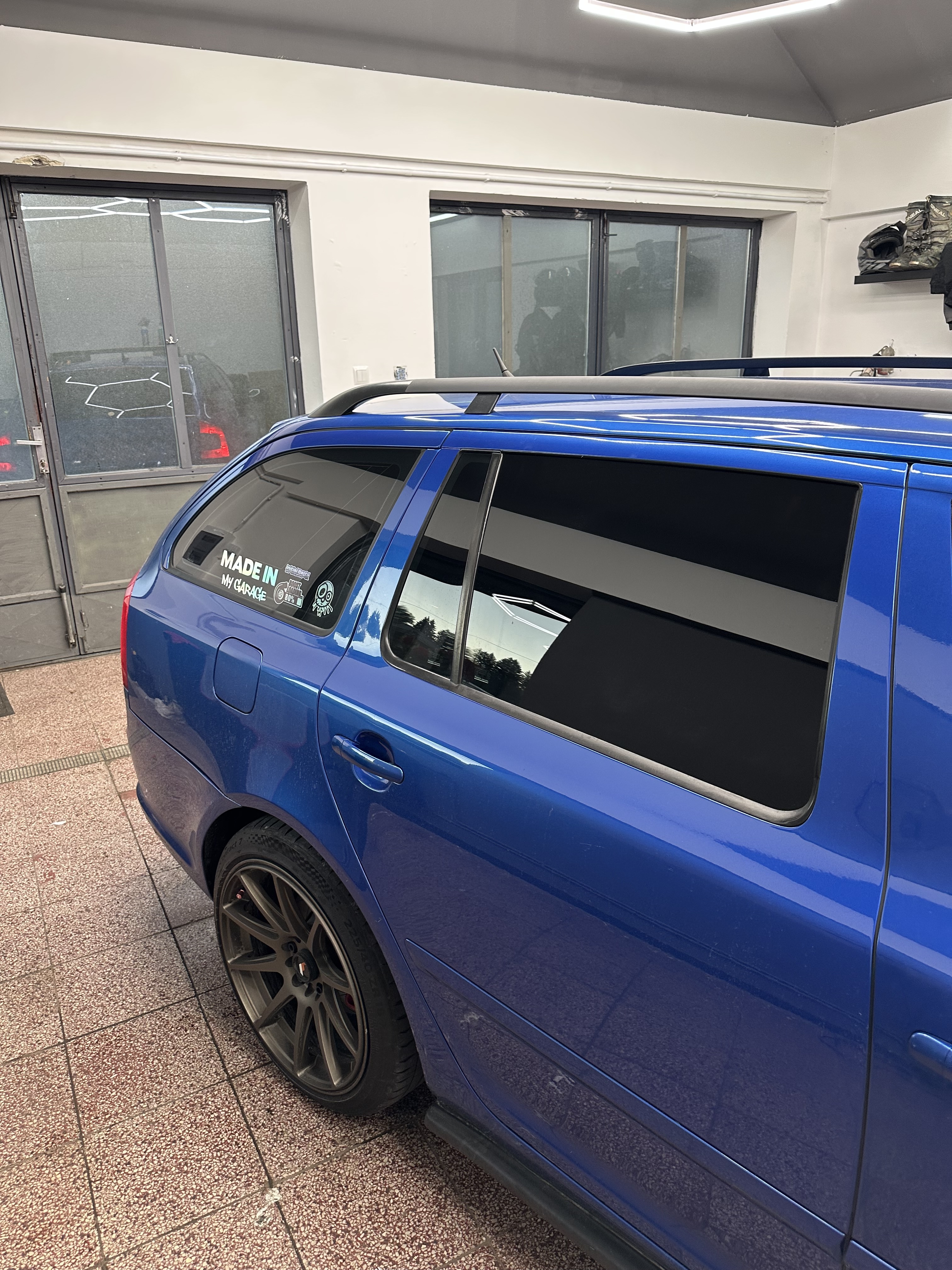 Tónovanie autoskiel 8